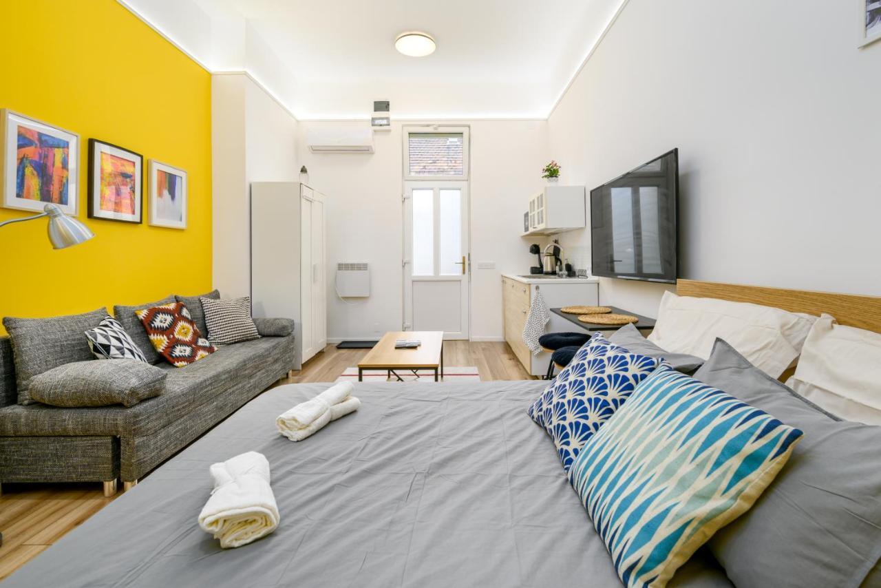 Stylish Yellow Suite In The Heart Of Budapest Budapeste Exterior foto