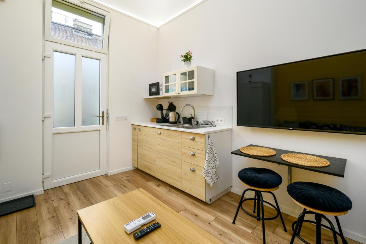 Stylish Yellow Suite In The Heart Of Budapest Budapeste Exterior foto