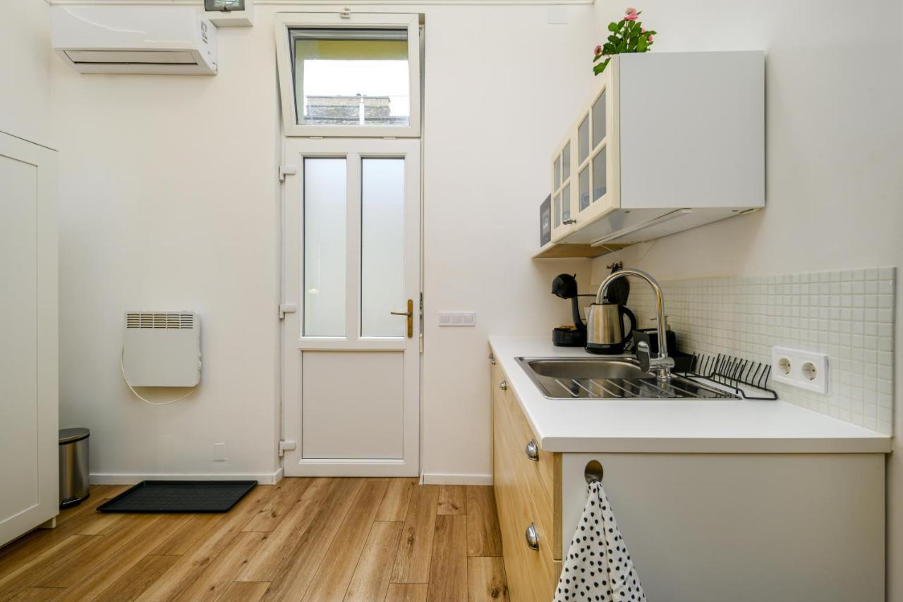 Stylish Yellow Suite In The Heart Of Budapest Budapeste Exterior foto